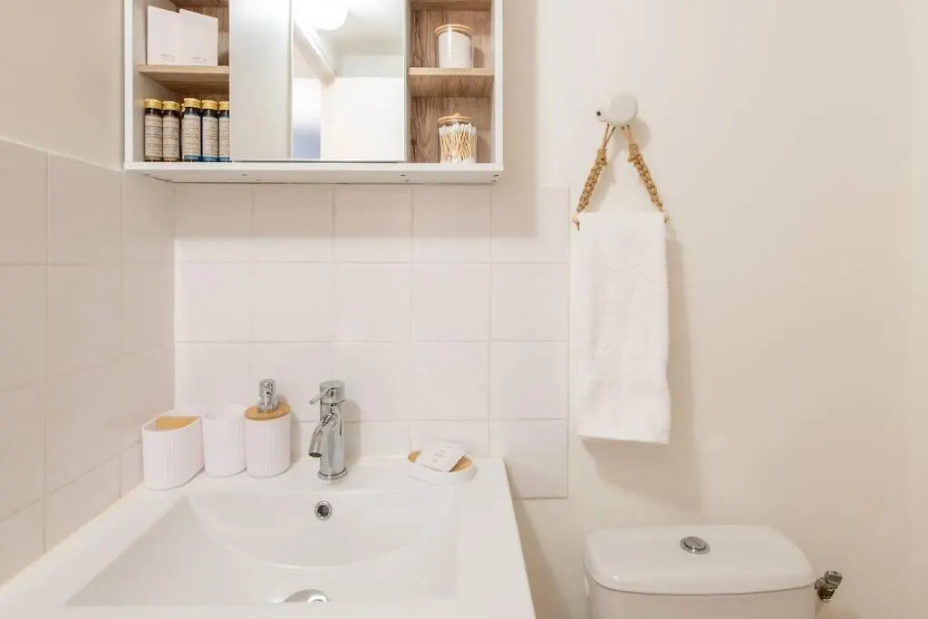 Apartment Amazing Stylish Studio, Well Located Near Metro, Bastille Neighborhood Paris France