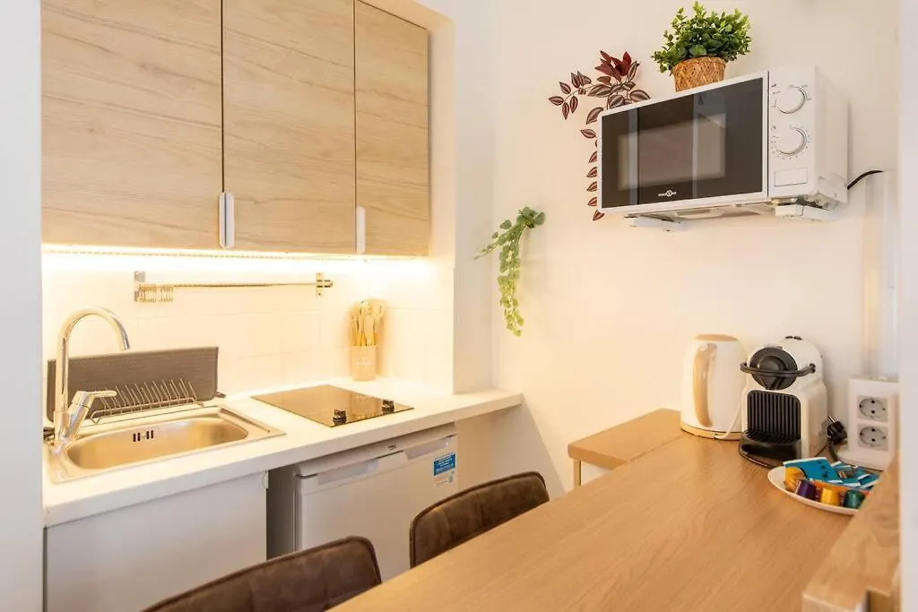 Amazing Stylish Studio, Well Located Near Metro, Bastille Neighborhood Paris