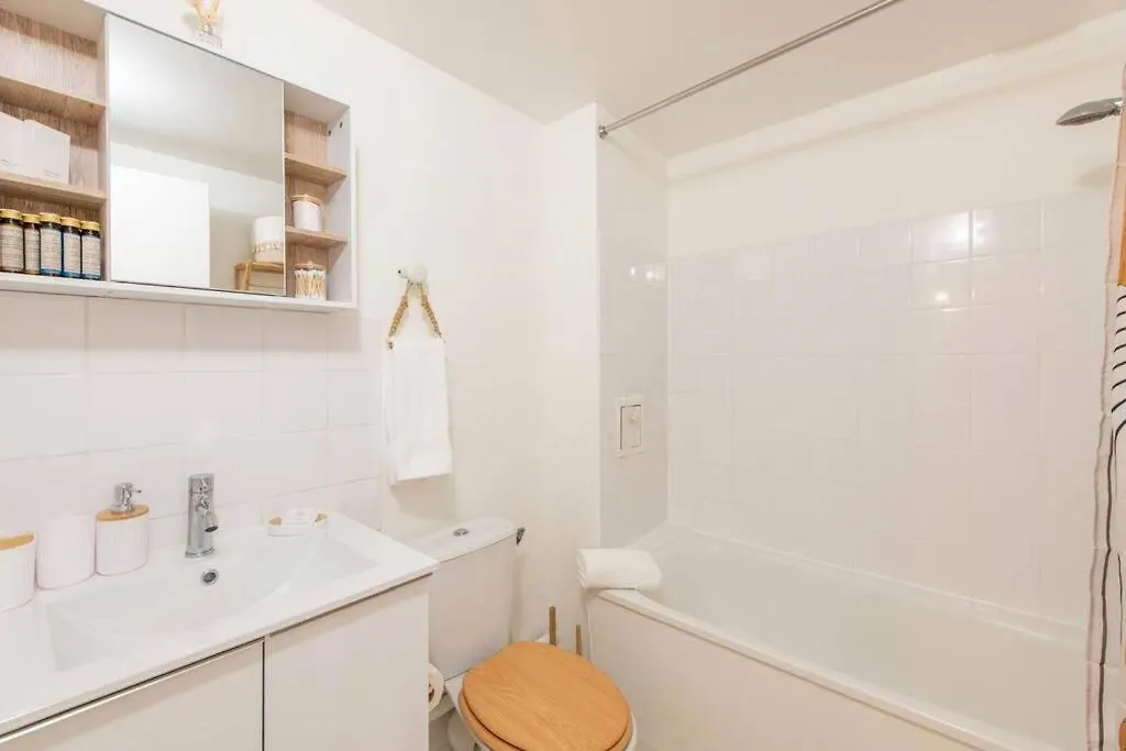 Apartment Amazing Stylish Studio, Well Located Near Metro, Bastille Neighborhood Paris