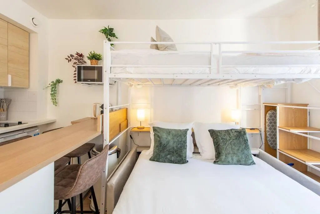 Amazing Stylish Studio, Well Located Near Metro, Bastille Neighborhood Paris